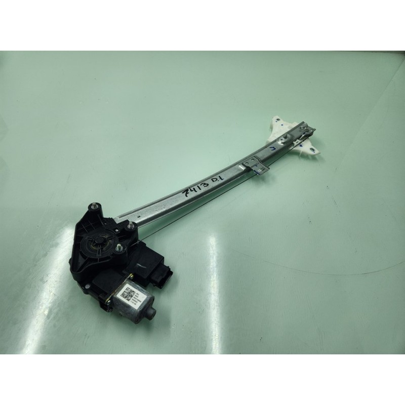 ELEVALUNAS DELANTERO IZQUIERDO 82401Q0020 