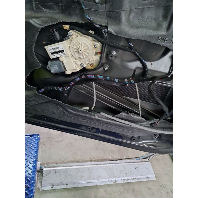ELEVALUNAS DELANTERO DERECHO 51333448250 