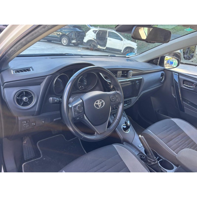 toyota auris (_e18_) del año 2018