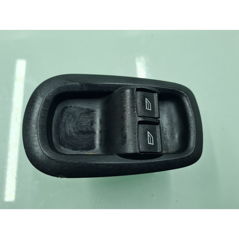 MANDO ELEVALUNAS DELANTERO IZQUIERDO GK2T14A132CA 