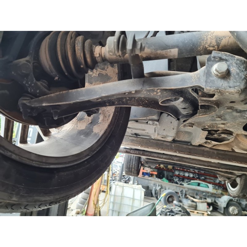 BRAZO SUSPENSION INFERIOR DELANTERO DERECHO 
