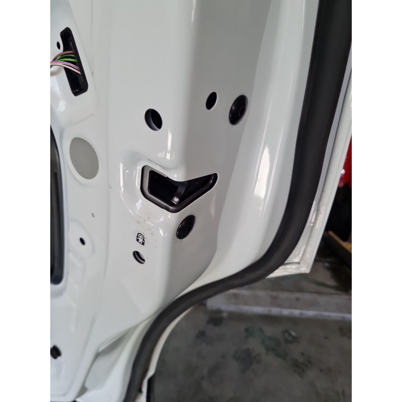 CERRADURA PUERTA TRASERA DERECHA 10A839016B 