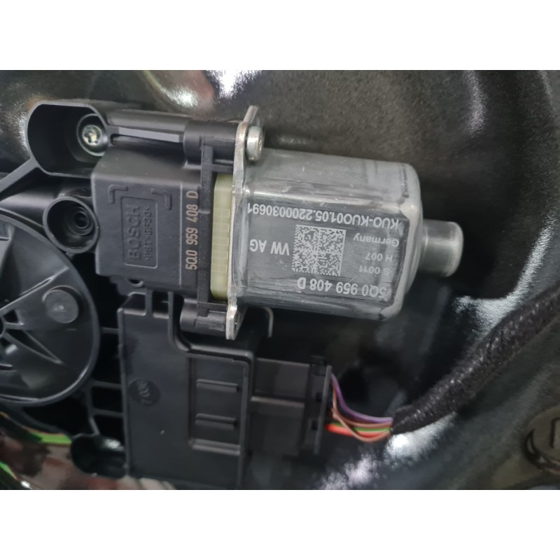 ELEVALUNAS TRASERO DERECHO 5Q0959408D 