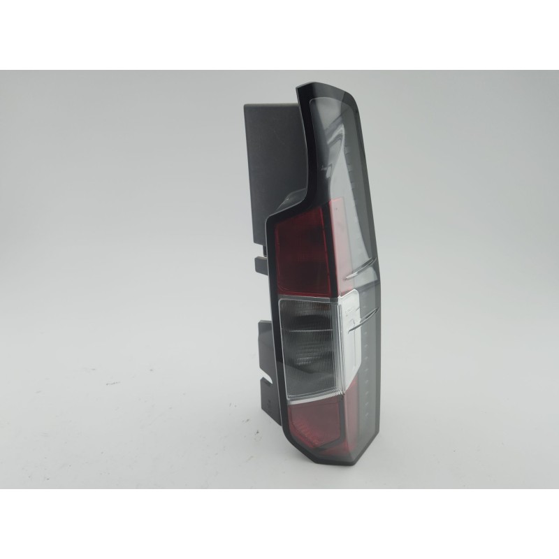 PILOTO TRASERO DERECHO R2X613404AC 